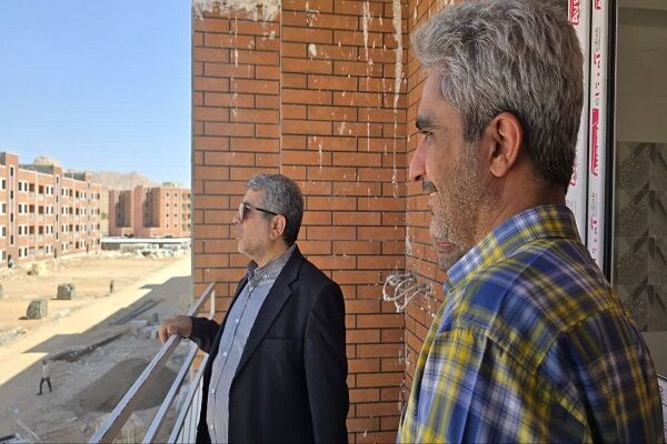 بازدید میدانی مدیرکل راه و شهرسازی شرق استان سمنان از پروژه ۹۲۸ واحدی شاهرود / گره بانکی باز شد؛ آغاز تحویل واحدها و فعال‌سازی فاز چهارم