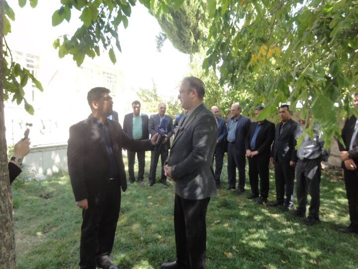 ببینید| حضور مدیران شرکت آزمایشگاه فنی و مکانیک خاک در منزل مدیر شهید مدرسه میناب شهیده پوران قلی‌پور