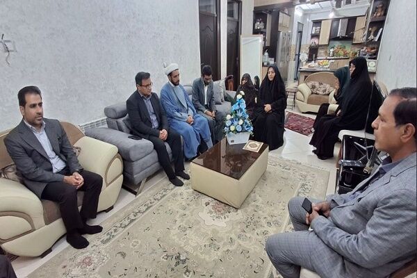 ببینید| دیدار مسئولان اداره کل راه و شهرسازی سیستان و بلوچستان با خانواده شهدا همزمان با هفته دفاع مقدس