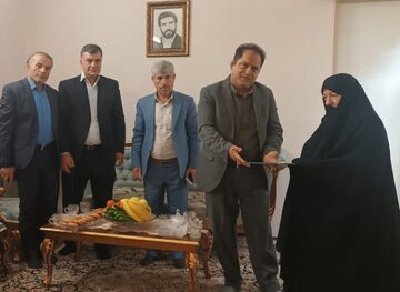 فرهنگ ایثار و شهادت باید به نسل‌های آینده منتقل شود