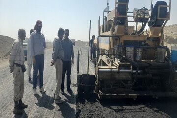 ساخت بزرگراه زاهدان-خاش با وجود بدهی بیش از هزار میلیارد تومانی بی‌وقفه ادامه دارد