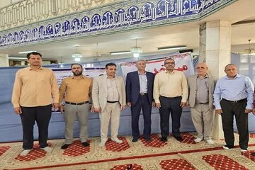 ببینید| برپایی میز خدمت اداره کل راه وشهرسازی در مصلی نماز جمعه شهرستان دشت آزادگان