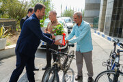 ببینید | تقدیر از کارکنان دوچرخه‌سوار وزارت راه و شهرسازی در راستای ترویج فرهنگ حمل‌ونقل پاک