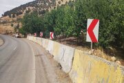 ببینید| عملیات ایمن سازی قوس حادثه خیز در کمربندی شاهو با نصب تابلو و علائم محور روانسر- پاوه استان کرمانشاه