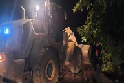 ببینید |  تلاش راهداران گچسر برای پاکسازی سیلاب  شب گذشته محور کرج کندوان و محور روستایی خور