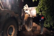 ببینید |  تلاش راهداران گچسر برای پاکسازی سیلاب  شب گذشته محور کرج کندوان و محور روستایی خور