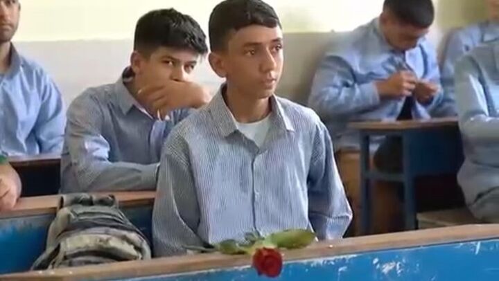 ویدیو|فرزند راهدار فقید «جان‌محمد ریاحی‌پور» راهی مدرسه شد