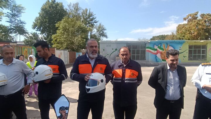 ویدیو | طرح ارتقای ایمنی راکبان موتورسوار و اهدای کلاه ایمنی به موتورسواران در روستای کردان  از توابع شهرستان ساوجبلاغ