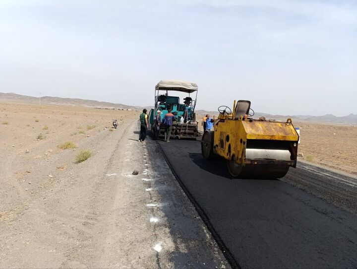 اجرای ۲۴ کیلومتر زیرسازی و روکش آسفالت در راه‌های روستایی سبزوار