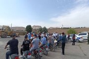 ببینید|همایش ارتقای ایمنی راکبین موتورسوار و اهدای کلاه ایمنی به موتورسواران به همت اداره ایمنی و ترافیک اداره کل راهداری و حمل و نقل جاده‌ای استان البرز در روستای  شلمزار ساوجبلاغ