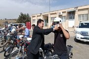 ببینید|همایش ارتقای ایمنی راکبین موتورسوار و اهدای کلاه ایمنی به موتورسواران به همت اداره ایمنی و ترافیک اداره کل راهداری و حمل و نقل جاده‌ای استان البرز در روستای  شلمزار ساوجبلاغ