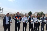 ببینید|همایش ارتقای ایمنی راکبین موتورسوار و اهدای کلاه ایمنی به موتورسواران به همت اداره ایمنی و ترافیک اداره کل راهداری و حمل و نقل جاده‌ای استان البرز در روستای  شلمزار ساوجبلاغ