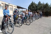 ببینید|همایش ارتقای ایمنی راکبین موتورسوار و اهدای کلاه ایمنی به موتورسواران به همت اداره ایمنی و ترافیک اداره کل راهداری و حمل و نقل جاده‌ای استان البرز در روستای  شلمزار ساوجبلاغ