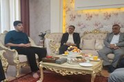ببینید | دیدار و عیادت رئیس شورای هماهنگی امور راه و شهرسازی خوزستان و مدیرکل فرودگاههای استان با سپهر محسنی همکار ایثارگر جنگ 12 روزه