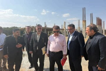 شتاب‌بخشی به تکمیل بیمارستان‌های کازرون و کوار با تأمین منابع و مشارکت خیرین