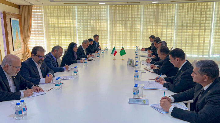 ببینید| دیدار وزیر راه و شهرسازی ایران با وزیر امور خارجه ترکمنستان