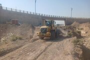 ببینید | اجرای عملیات پاکسازی و بازگشایی پل رودخانه اسماعیل آباد توسط راهداران شهرستان قزوین در استان قزوین