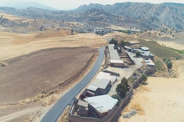 آسفالت محور راه روستایی چاویز در بخش سیوان شهرستان ایلام