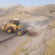 ببینید | اجرای عملیات مخلوط‌ریزی و شانه‌سازی در محور روستایی دستجرد توسط راهداران شهرستان قزوین در استان قزوین