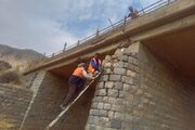 ببینید| تعمیر و سنگ چینی پل تقاطع سراب سیریجان به هالان شهرستان صحنه (استان کرمانشاه)
