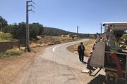 ببینید| عملیات خطکشی آکس جاده به طول ۳/۵کیلومتر مسیر جوانرود _ بیله ای (استان کرمانشاه)