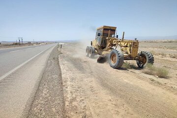 ببینید| عملیات تسطیح و تیغ زنی راه های روستایی بخش روداب شهرستان سبزوار
