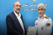 گزارش تصویری //تجلیل مدیرکل راهداری و حمل و نقل جاده ای آذربایجان غربی از فرمانده پلیس راه استان به مناسبت هفته نیروی انتظامی