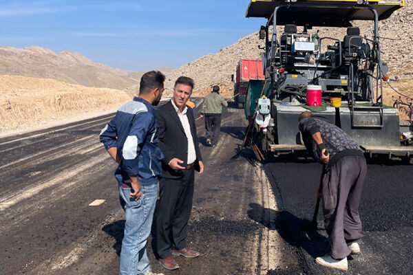 آغاز عملیات آسفالت بخش باقیمانده محور اردکان ـ اقلید استان فارس