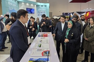 بازدید وزیر راه و شهرسازی از نمایشگاه بین‌المللی حمل‌ونقل و لجستیک قزاقستان