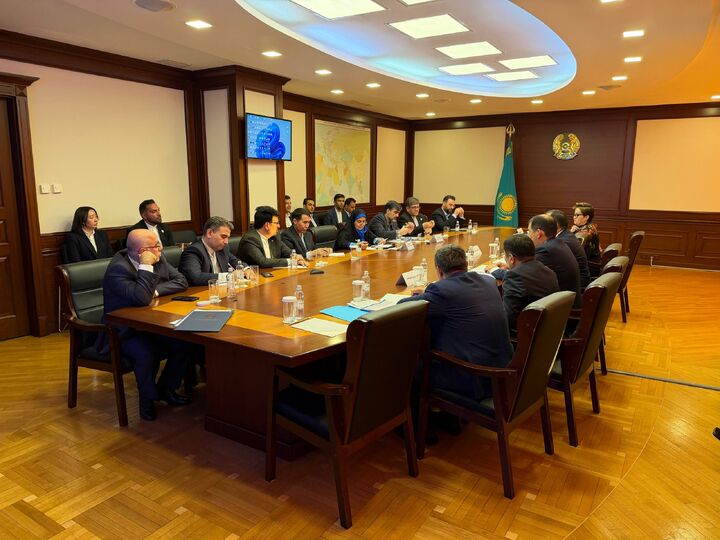 ببینید | نشست وزرای حمل‌ونقل ایران و قزاقستان
