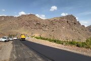 ببینید|بازدید میدانی نماینده مردم غرب استان البرز  بهمراه مدیرکل راهداری و حمل و نقل جاده‌ای استان البرز از عملیات روکش آسفالت محورجوستان _دهدر در طالقان
