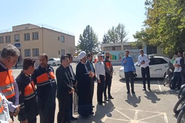 ببینید|برگزاری همایش ارتقای ایمنی راکبان موتورسیکلت و ارتقای ایمنی دانش‌آموزان مدارس حاشیه راه در روستای سلطان آباد شهرستان چهارباغ البرز