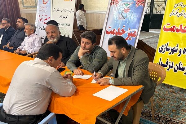 برگزاری میز خدمت و پاسخگویی راه و شهرسازی به شهروندان دزفولی در مصلی نماز جمعه