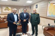 ببینید| آیین تقدیر فرمانده منطقه سوم نیروی دریایی سپاه از اقدامات اداره کل راه و شهرسازی خوزستان و اهداء لوح سپاس به مدیرکل و معاونین و رئیس اداره راه و شهرسازی ماهشهر