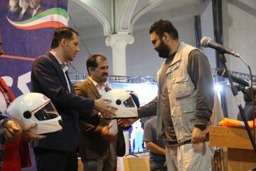 برگزاری مسابقه نقاشی و توزیع کلاه ایمنی در نمایشگاه کتاب زنجان توسط راهداری استان