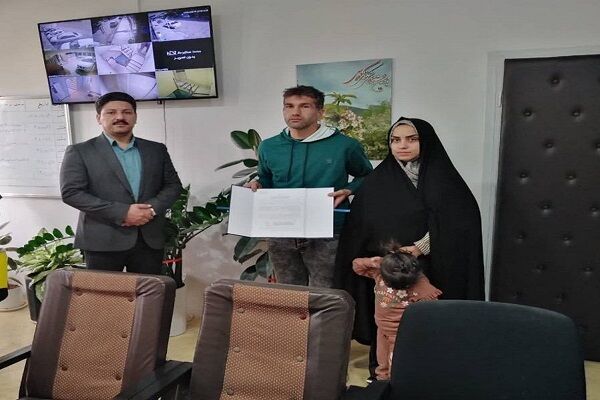 تحویل قراردادهای زمین طرح جوانی جمعیت در طرقبه خراسان رضوی