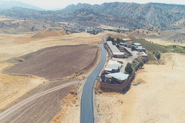 تداوم عملیات روکش آسفالت راههای روستایی استان ایلام