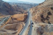 اجرای عملیات ترانشه‌برداری و کوه‌بری در محور ایلام–مهران