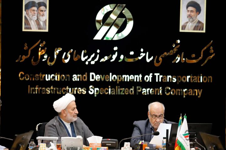 ببینید| دیدار مدیرعامل شرکت ساخت و توسعه زیربناهای حمل‌ونقل کشور، با نماینده مردم چادگان، فریدن، فریدونشهر