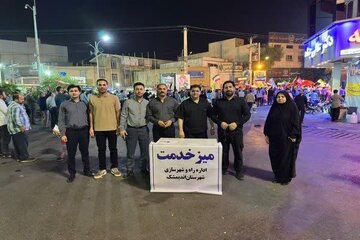 برپایی میز خدمت راه و شهرسازی اندیمشک در میدان امام خمینی(ره) این شهر