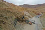 ببینید| عملیات خاک برداری و ایمن سازی مقطع رانشی محور ازگله به سرپل‌ذهاب (استان کرمانشاه)