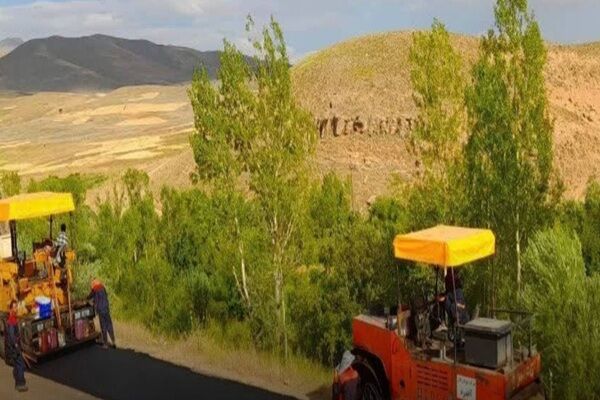 عملیات آسفالت محور شعبان‌کندی به نیلو در منطقه باراندوز ارومیه آغاز شد