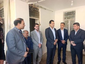 سرکشی مدیرکل راه و شهرسازی استان ایلام از خانواده دارای 5 معلول (Copy).jpg