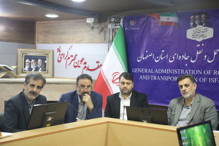 تأکید بر توسعه نظارت هوشمند و برخورد قانونی با ترک فعل دستگاه‌ها در مقابله با قاچاق سوخت در استان اصفهان