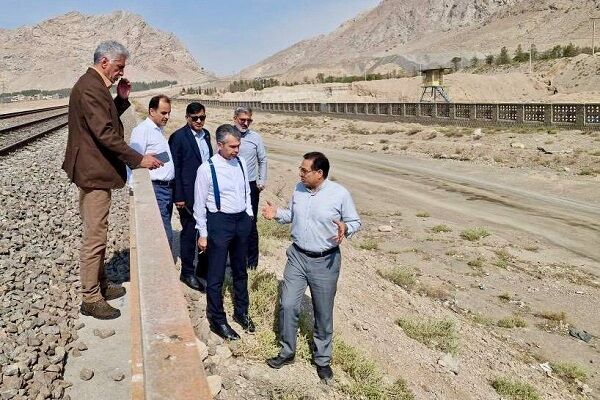 رفع موانع اجرایی برای بهره‌برداری از خط‌آهن آبنیل–زرین‌شهر تا پایان بهمن