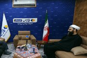 ببینید| نشست مشترک رئیس شورای هماهنگی روابط عمومی های وزارت راه و شهرسازی در خوزستان با مدیر خبرگزاری فارس به سبب کسب رتبه برتر این خبرگزاری در ارزیابی مدیران استانی