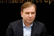 ببینید| دیدار هوشنگ بازوند، مدیرعامل شرکت ساخت و توسعه زیربناهای حمل و نقل کشور با ارساان زارع، استاندار بوشهر و عوامل اجرایی به منظور تدوین برنامه عملیاتی تکمیل بزرگراه کنارتخته-دالکی