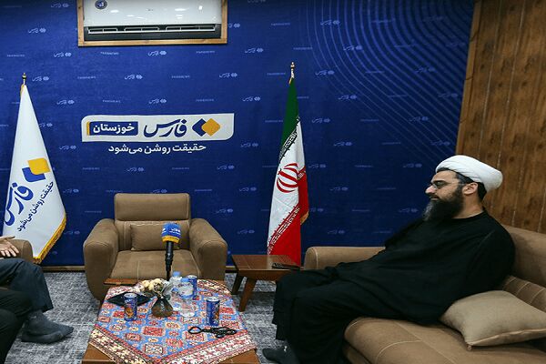 ببینید| نشست مشترک رئیس شورای هماهنگی روابط عمومی های وزارت راه و شهرسازی در خوزستان با مدیر خبرگزاری فارس به سبب کسب رتبه برتر این خبرگزاری در ارزیابی مدیران استانی