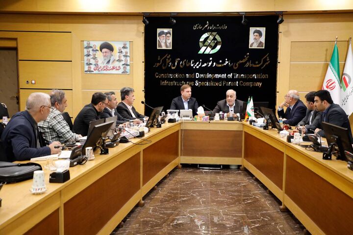ببینید| دیدار مدیرعامل شرکت ساخت و توسعه زیربناهای حمل و نقل کشور با  استاندار بوشهر