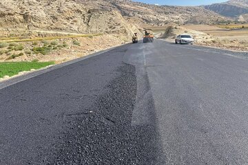 عملیات آسفالت قطعه دوم  محور لنده- تراب در کهگیلویه و بویراحمد آغاز شد